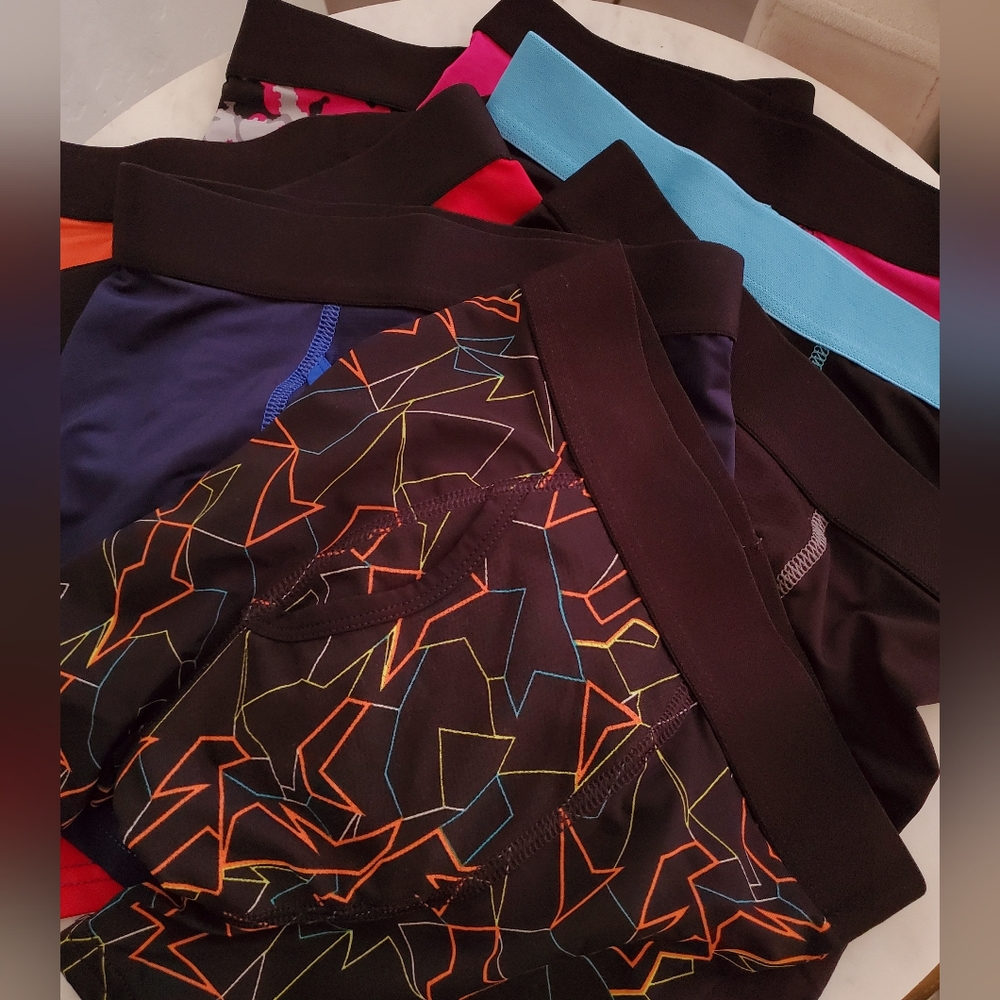 Athletic boys briefs, 8 total, size S (6-7), like new